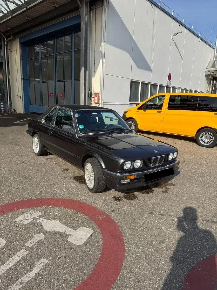 Gebraucht BMW 325 Cabriolet Performance 171 PS (125 kW) 1987 Schwarz Cabrio