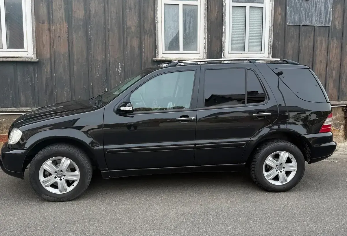 Gebraucht Mercedes ML270 Edition 163 PS (119 kW) 2004 Schwarz SUV