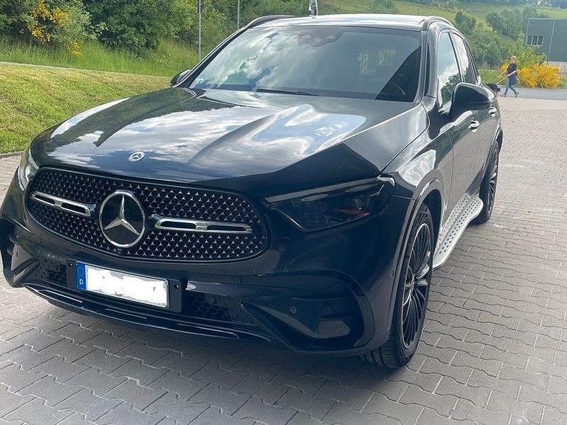 Grau Gebraucht 2024 Mercedes GLC450 SUV | 82.400 € (Teuer) - Bild 1/4