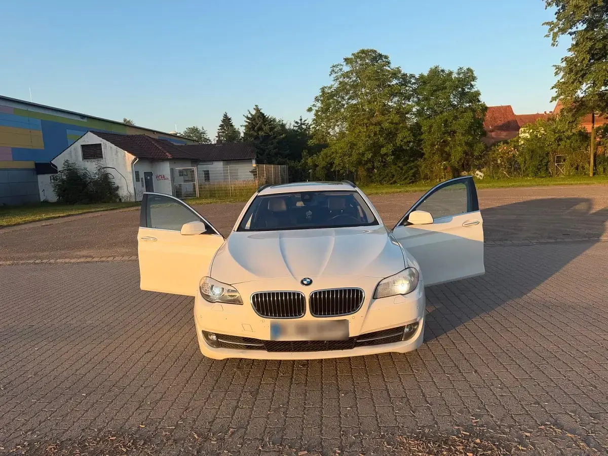 Gebraucht BMW 525 Comfort Edition 218 PS (160 kW) 2013 Weiß Kombi