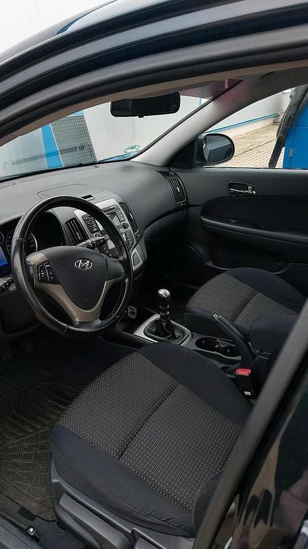 Gebraucht Hyundai i30 116 PS (85 kW) 2008 Schwarz Limousine