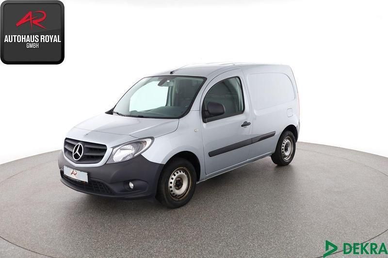 Silber Gebraucht 2020 Mercedes Citan 111 Van / Kleinbus | 14.480 € (Fairer Preis) - Bild 1/4