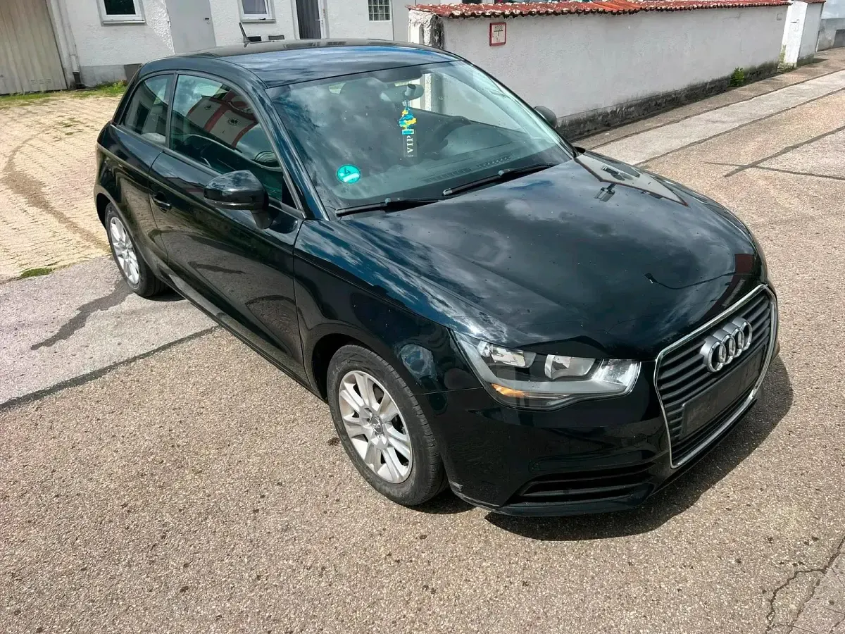 Gebraucht Audi A1 90 PS (66 kW) 2012 Schwarz Kleinwagen