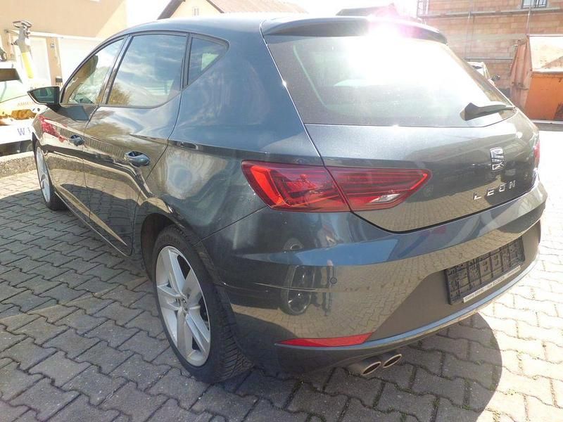 Gebraucht Seat Leon FR 131 PS (96 kW) 2019 Magnetic tech grey Limousine