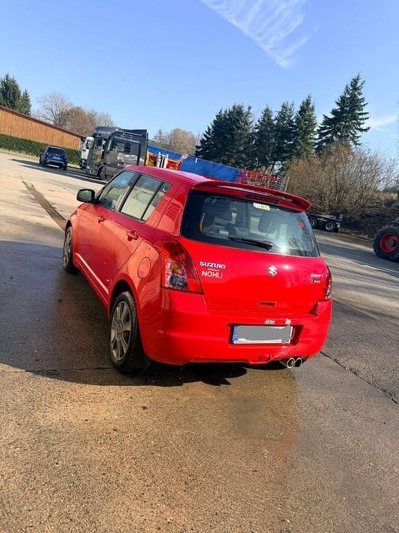 Gebraucht Suzuki Swift 92 PS (67 kW) 2010 Rot Kleinwagen