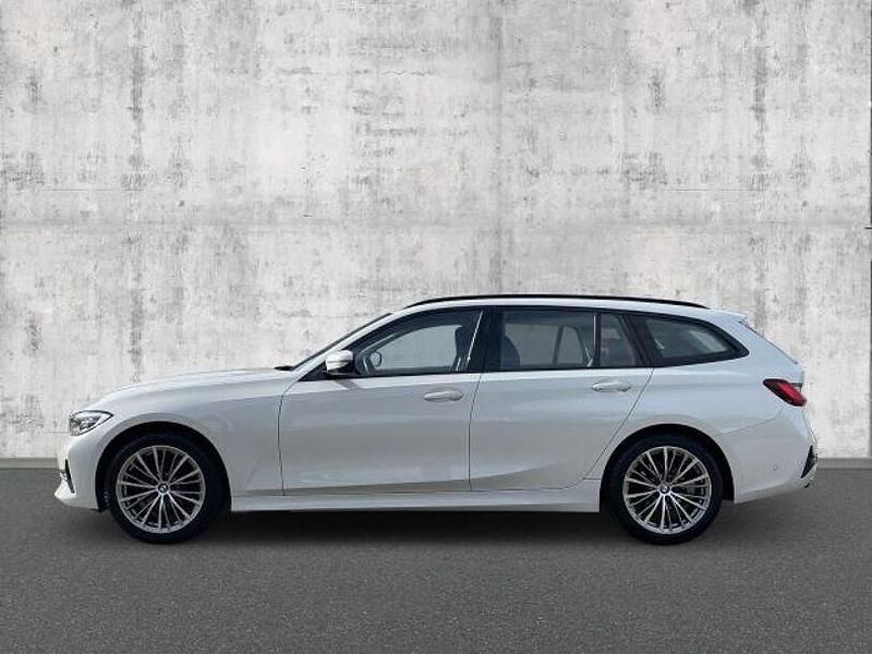 Gebraucht BMW 320 Sport Line 190 PS (139 kW) 2022 Weiß Limousine
