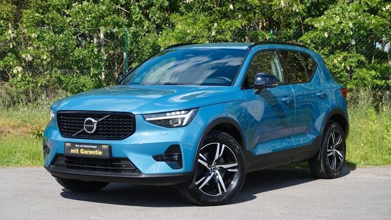 Blau Gebraucht 2024 Volvo XC40 Plus SUV | 33.900 € (Superpreis) - Bild 1/4