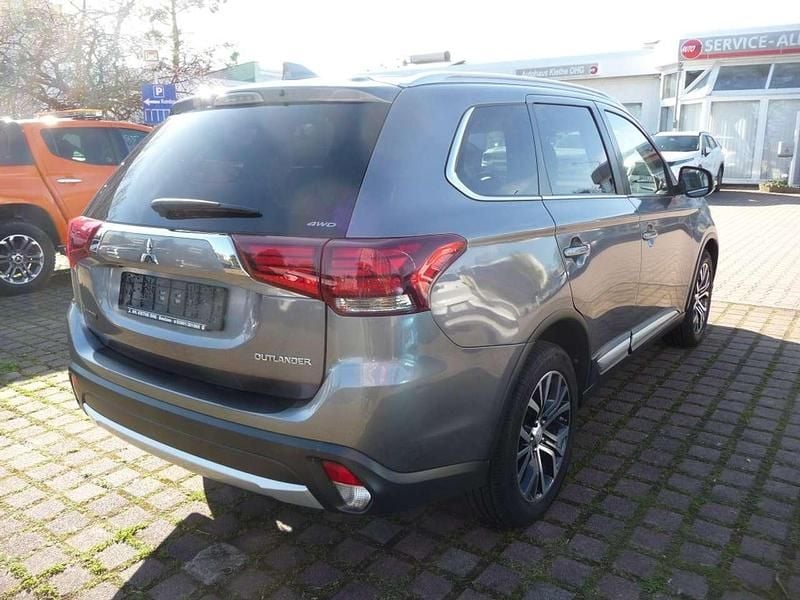 Gebraucht Mitsubishi Outlander 150 PS (110 kW) 2017 Platinumgrau SUV