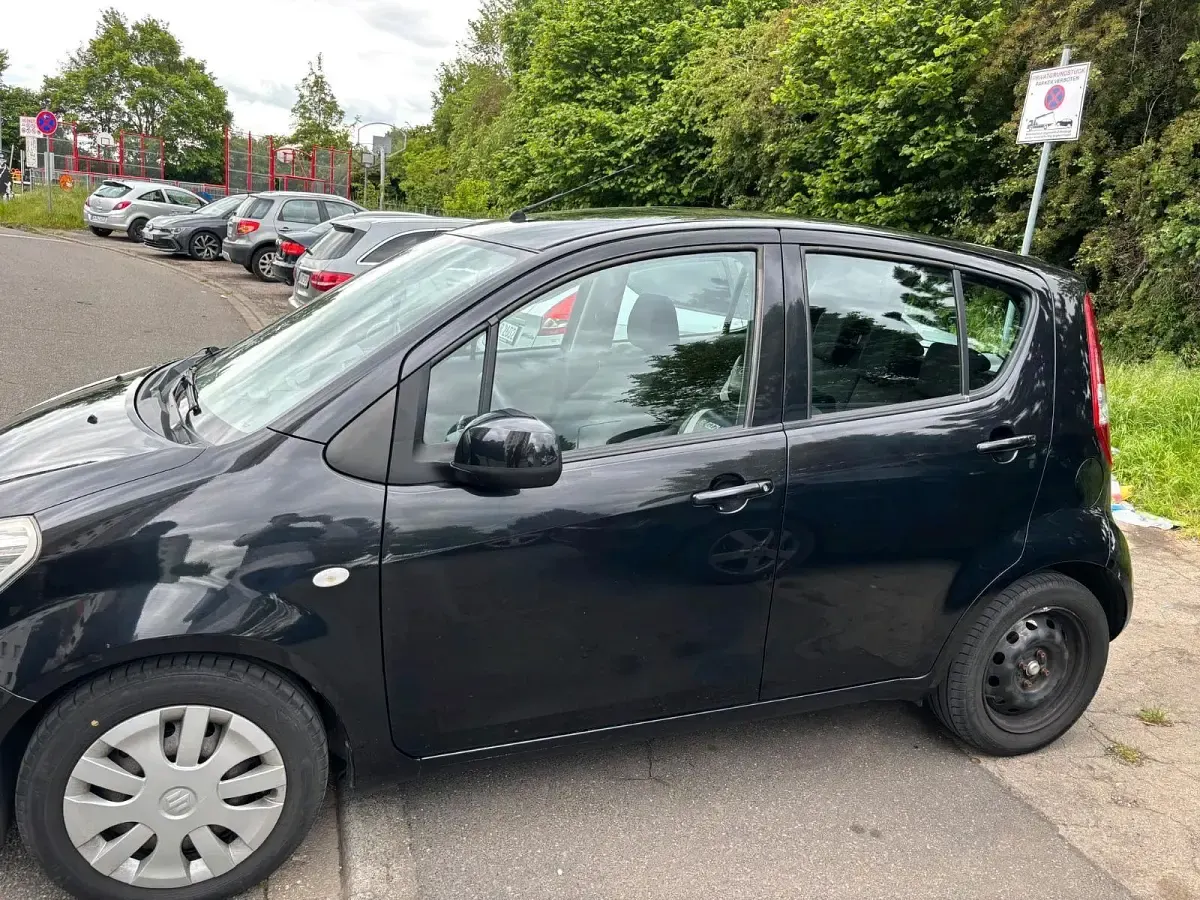 Gebraucht Suzuki Splash 65 PS (47 kW) 2009 Schwarz Kleinwagen