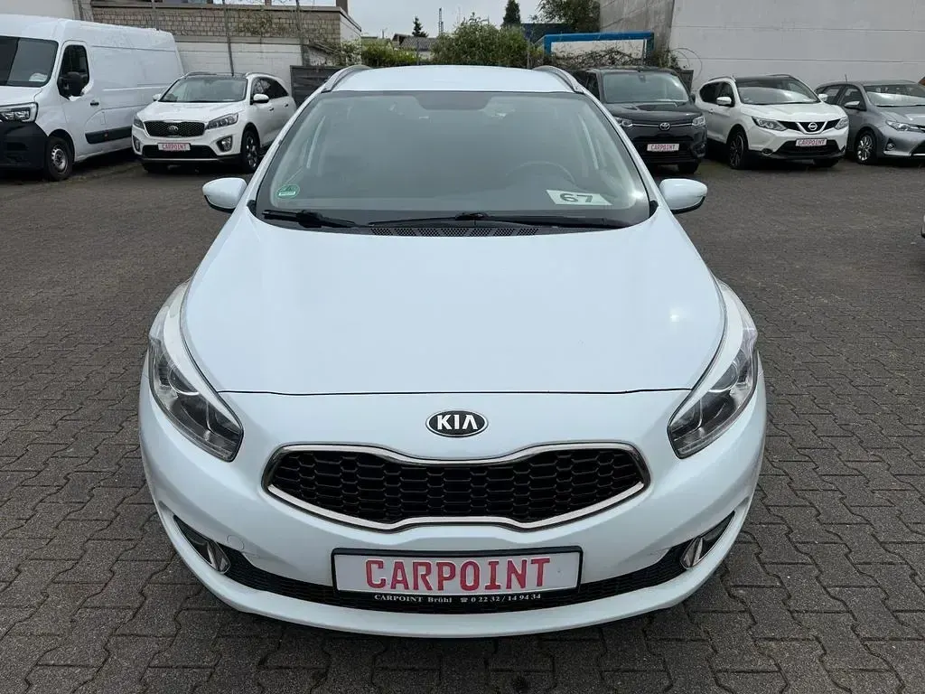 Używany Kia Ceed 128 KM (94 kW) 2013 Biały Hatchback