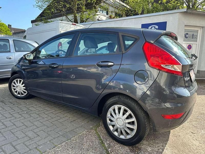 Gebraucht Ford Fiesta Trend 90 PS (66 kW) 2009 Grau Kleinwagen