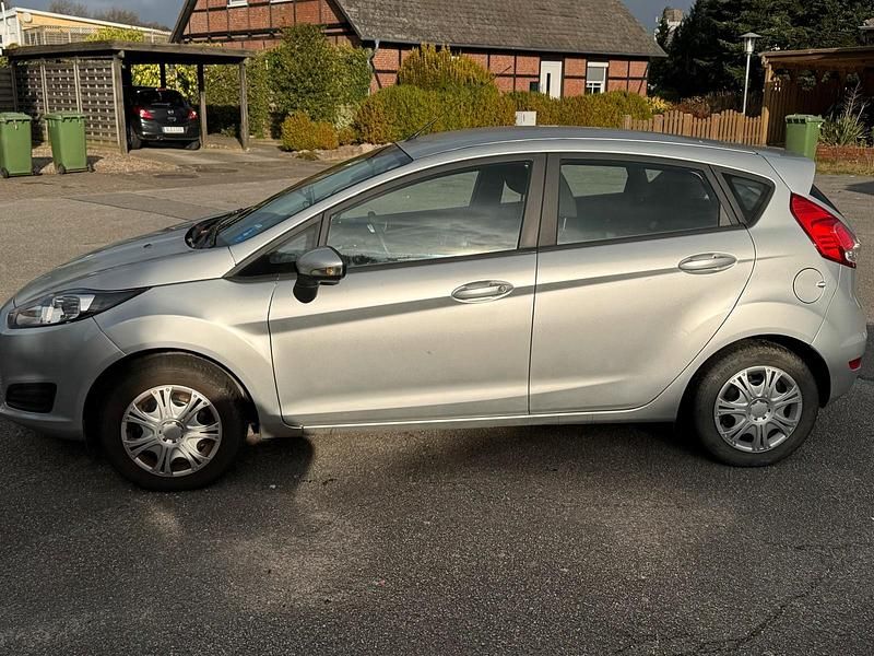 Silber Gebraucht 2014 Ford Fiesta Kleinwagen | 4.600 € (Guter Preis) - Bild 1/4