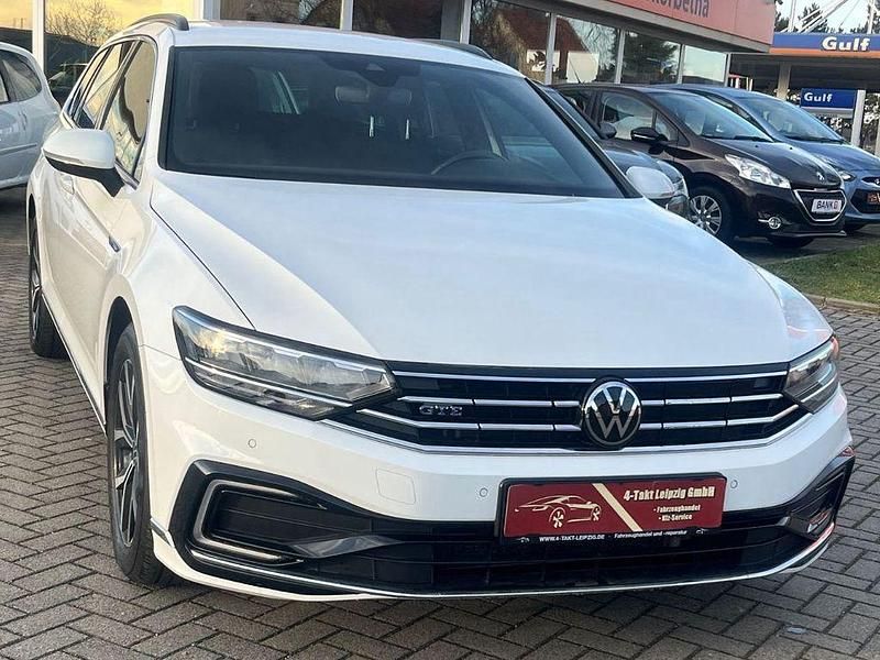 Weiß Gebraucht 2020 VW Passat GTE Kombi | 16.980 € (Fairer Preis) - Bild 1/4