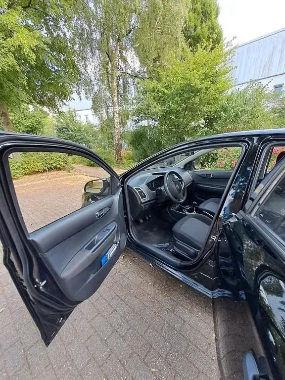 Gebraucht Hyundai i20 Edition 86 PS (63 kW) 2014 Schwarz Kleinwagen