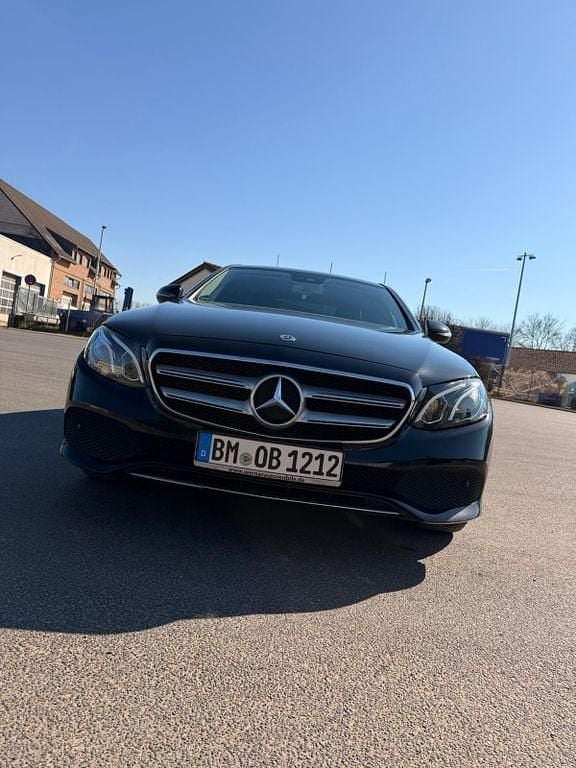 Second-hand Mercedes E220 194 CP (142 kW) 2018 Negru Berlinǎ