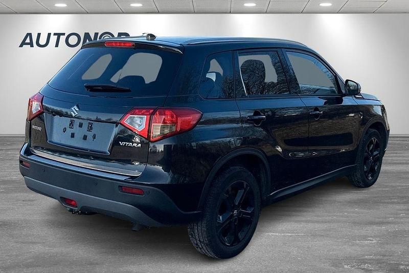Gebraucht Suzuki Vitara 140 PS (102 kW) 2017 Schwarz SUV