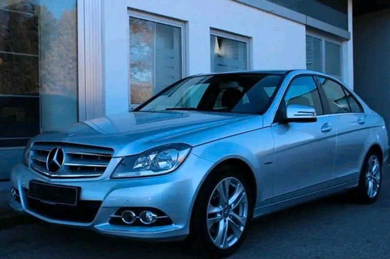 Silber Gebraucht 2012 Mercedes C200 Limousine | 11.500 € (Fairer Preis) - Bild 1/4