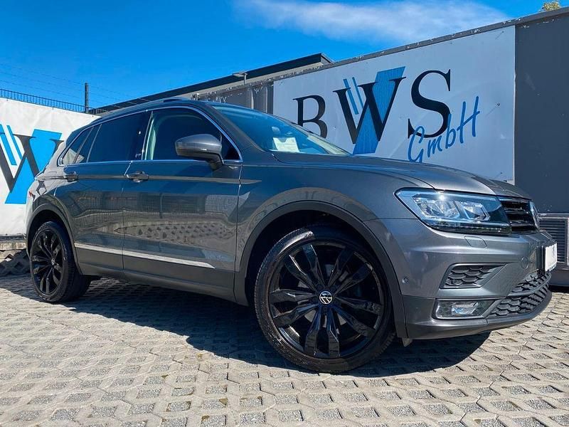 Grau Gebraucht 2017 VW Tiguan SUV | 16.490 € (Fairer Preis) - Bild 1/4