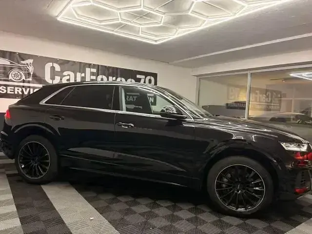 Używany Audi Q8 Ambiente 340 KM (250 kW) 2021 Czarny SUV