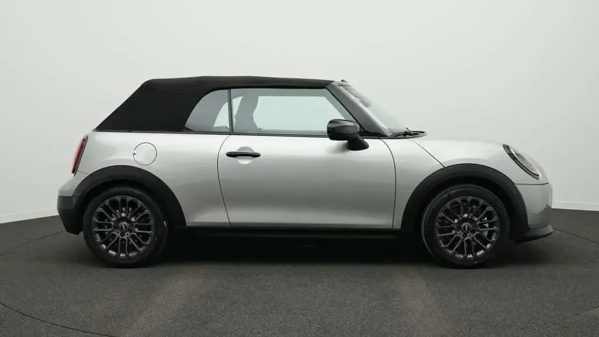 Gebraucht Mini Cooper Cabriolet Favoured 163 PS (119 kW) 2025 Grau Cabrio