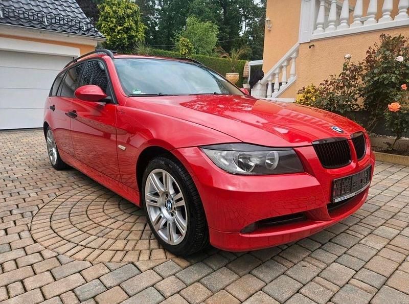 Rot Gebraucht 2006 BMW 318 Sport Line Kombi | 3.250 € (Fairer Preis) - Bild 1/4