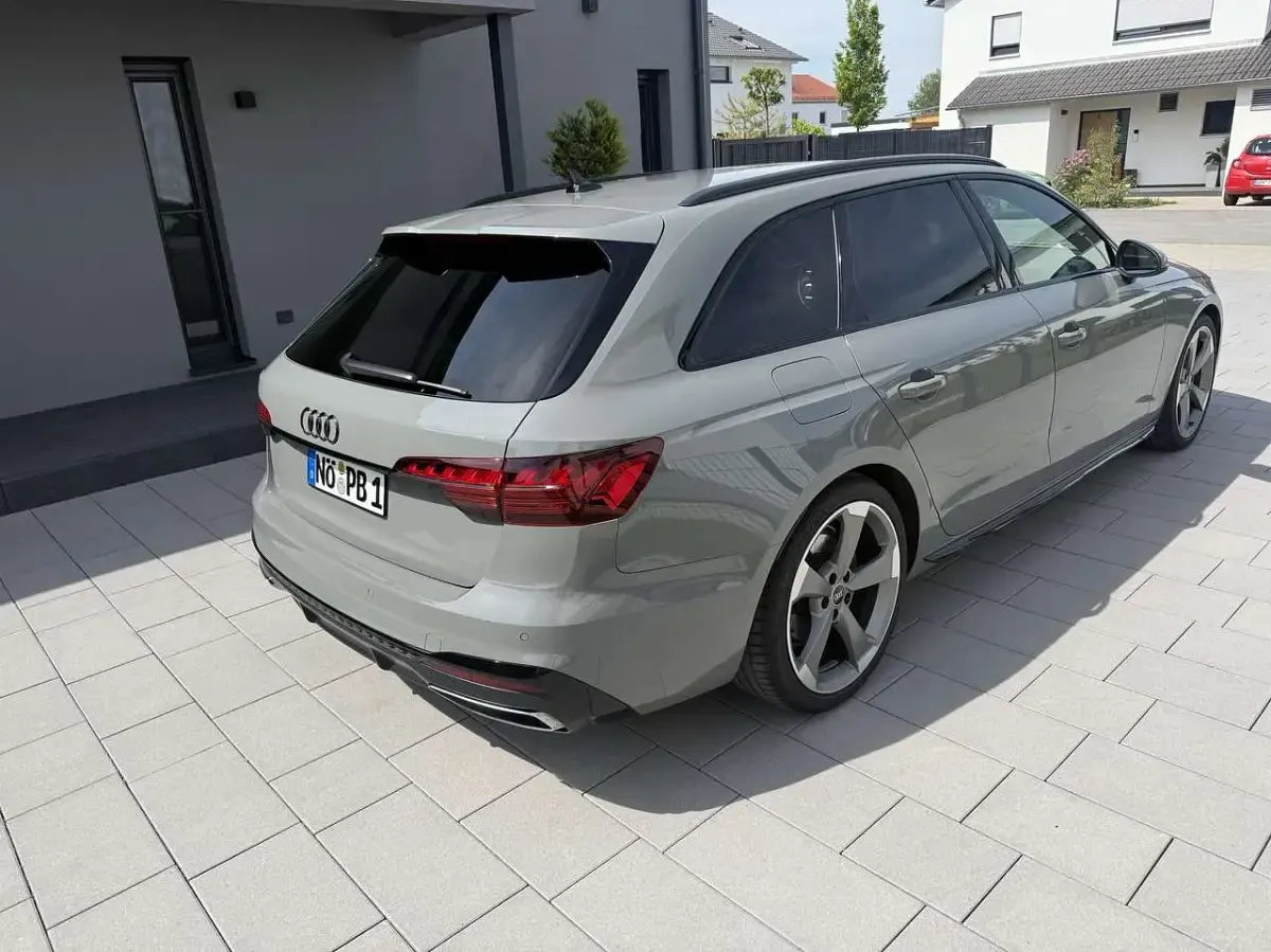 Używany Audi A4 S-Line 204 KM (150 kW) 2022 Szary Kombi