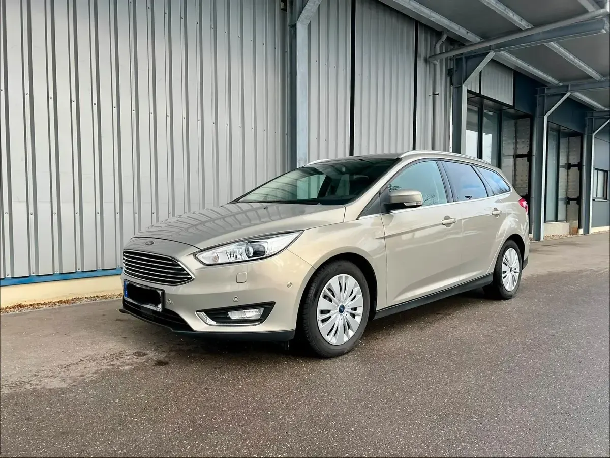 Gebraucht Ford Focus Titanium 182 PS (133 kW) 2015 Braun Kombi
