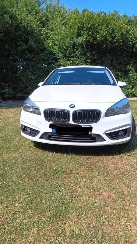 Weiß Gebraucht 2017 BMW 218 Gran Tourer Van / Kleinbus | 12.000 € (Guter Preis) - Bild 1/4