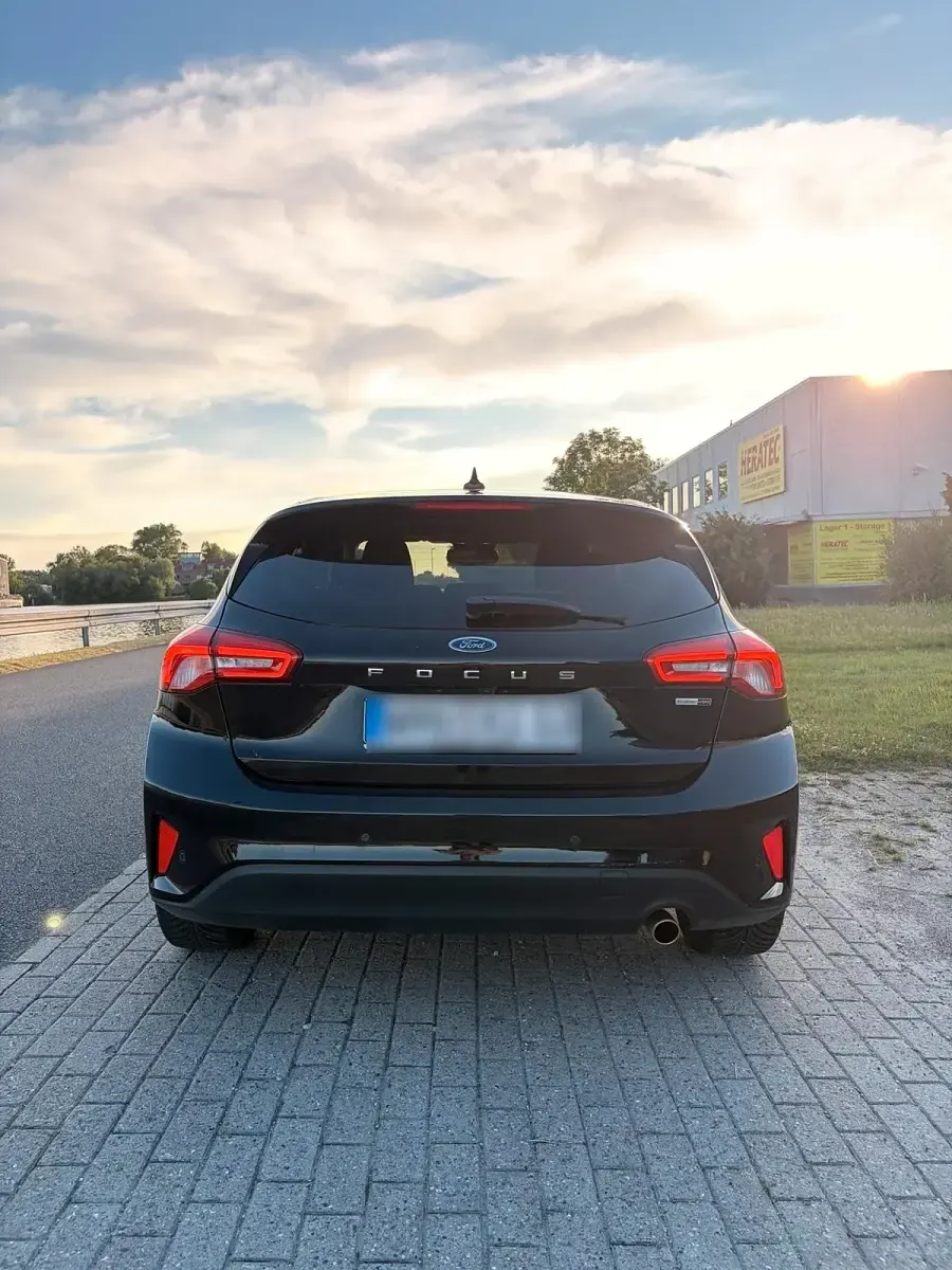 Gebraucht Ford Focus Titanium 125 PS (91 kW) 2020 Schwarz Limousine