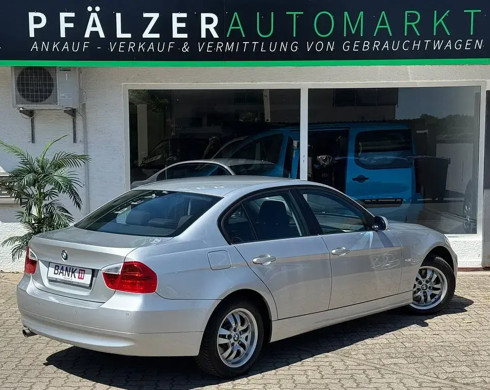 Gebraucht BMW 318 129 PS (94 kW) 2006 Silber Limousine