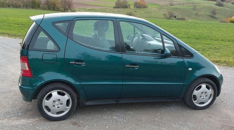 Grün Gebraucht 1998 Mercedes A160 Elegance Van / Kleinbus | 2.350 € (Fairer Preis) - Bild 1/4
