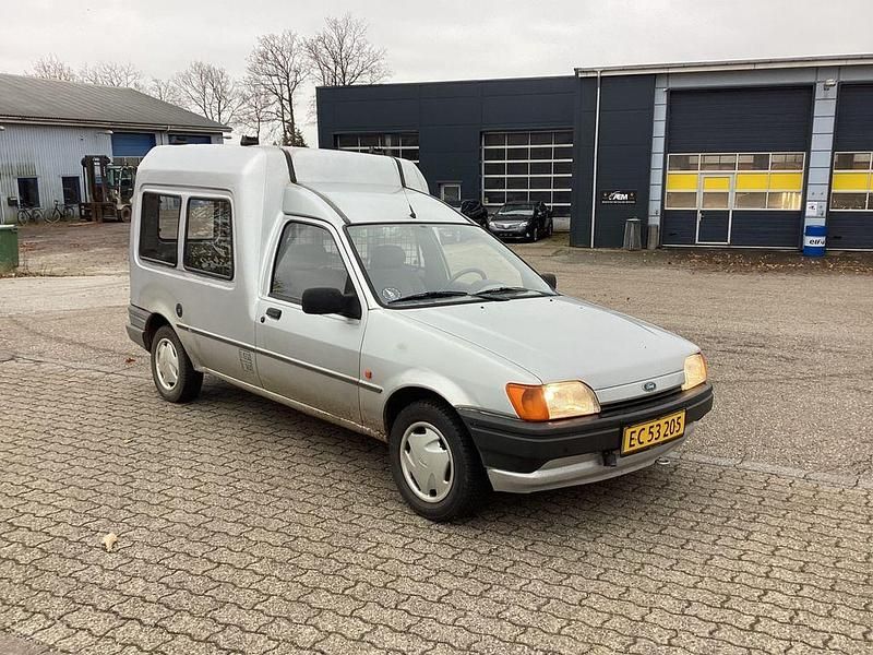 Gebraucht Ford Courier 1993 Silber Van / Kleinbus