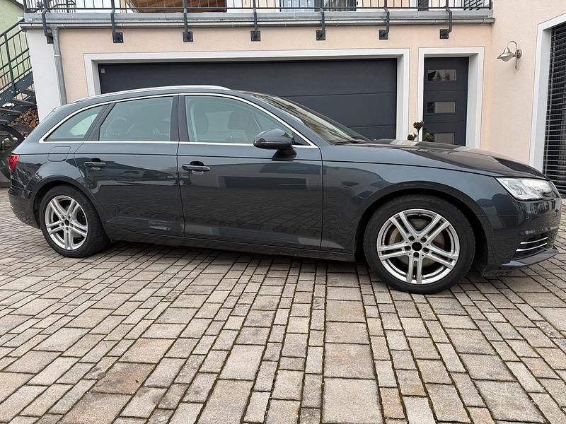 Gebraucht Audi A4 190 PS (139 kW) 2017 Grau Kombi