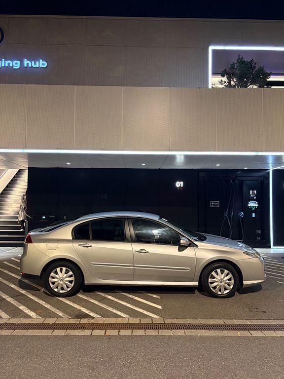 Gebraucht Renault Laguna III Dynamique 170 PS (125 kW) 2007 Silber Limousine
