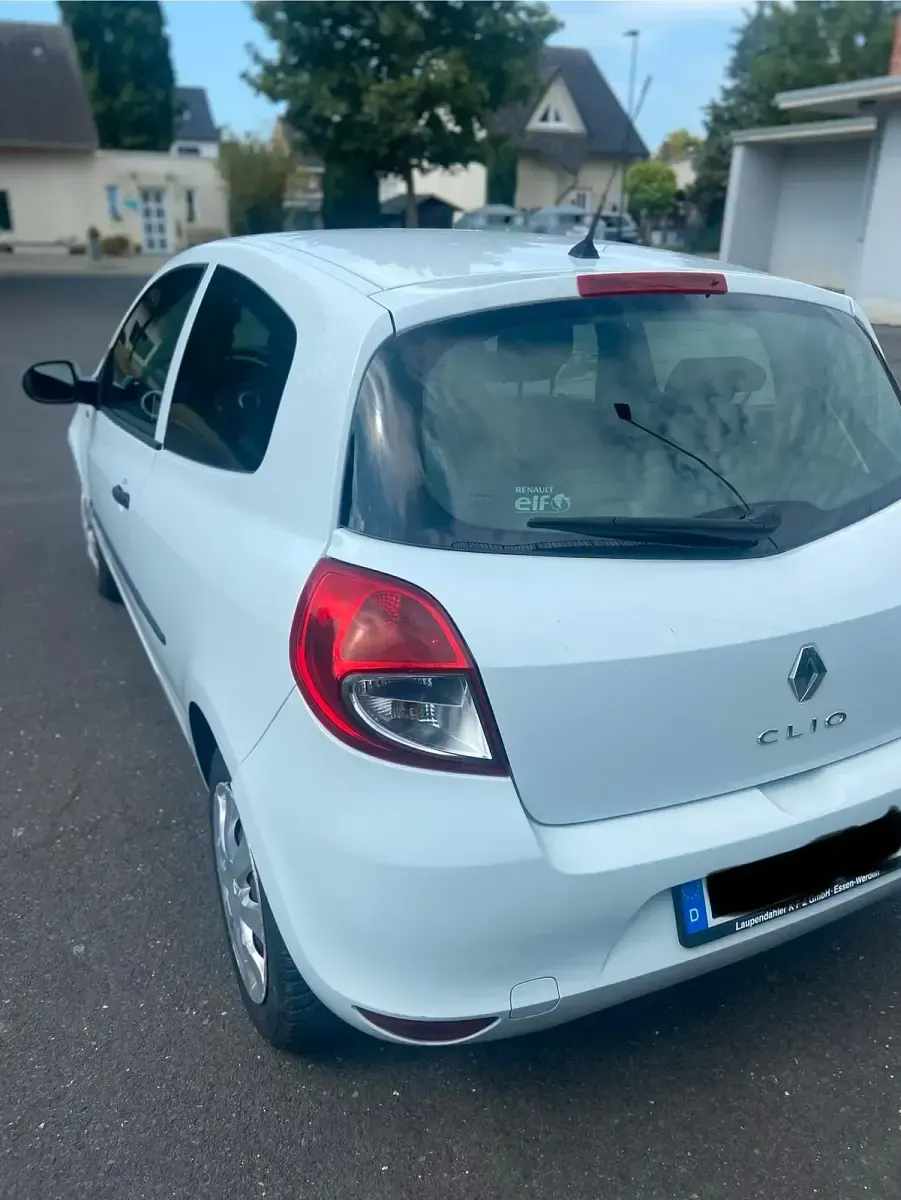 Gebraucht Renault Clio III 75 PS (55 kW) 2012 Weiß Kleinwagen