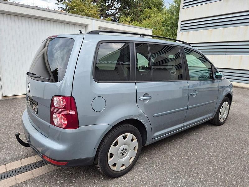 Grau Gebraucht 2009 VW Touran Freestyle Van / Kleinbus | 3.900 € (Fairer Preis) - Bild 1/4