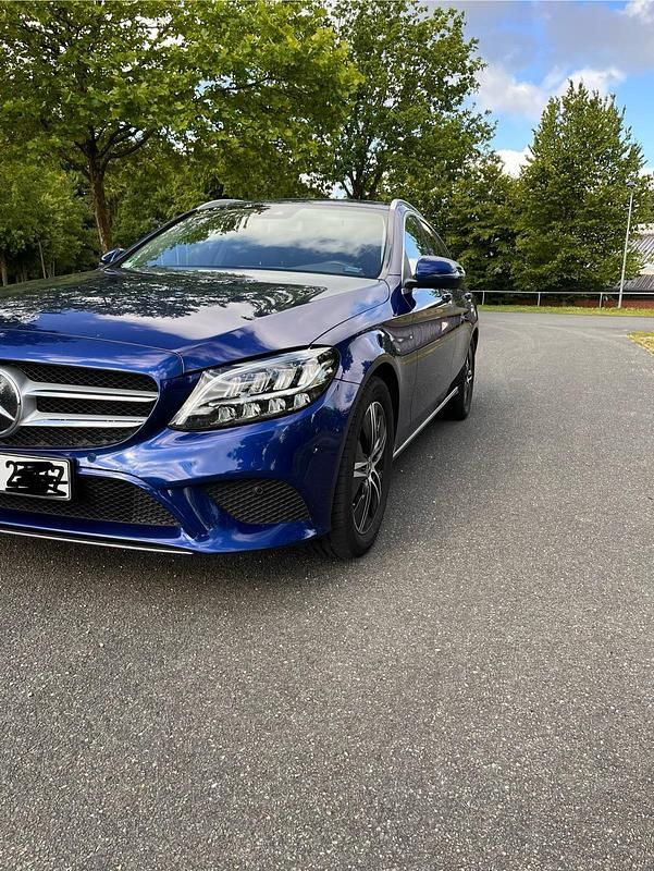 Gebraucht Mercedes C220 194 PS (142 kW) 2020 Blau Kombi