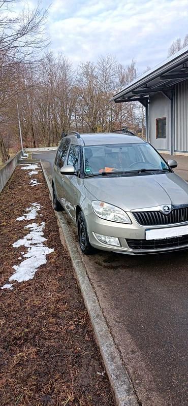 Grau Gebraucht 2014 Skoda Roomster Van / Kleinbus | 3.400 € (Guter Preis) - Bild 1/4