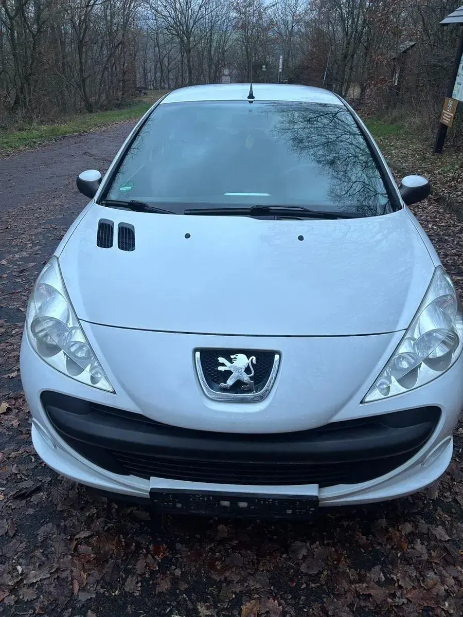 Gebraucht Peugeot 206+ Sport 60 PS (44 kW) 2010 Weiß Kleinwagen
