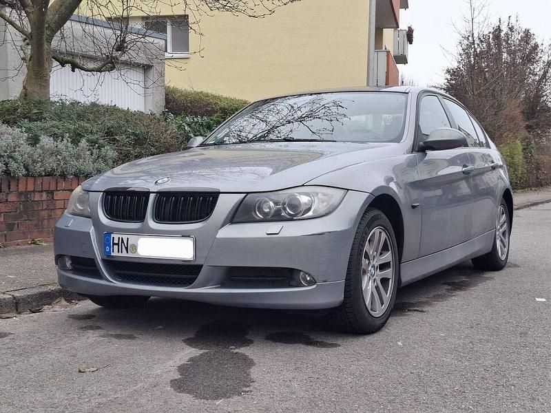 Gebraucht BMW 318 143 PS (105 kW) 2008 Grau Limousine