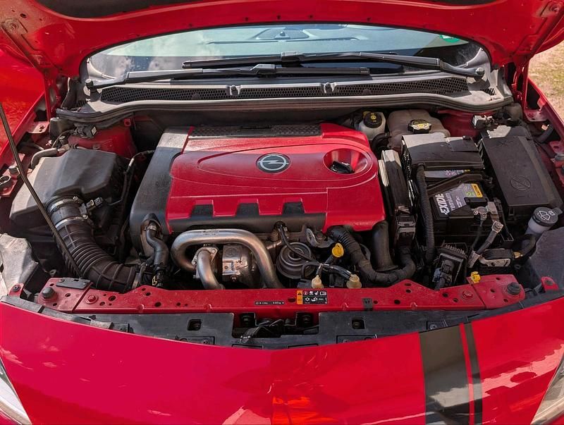 Gebraucht Opel Astra OPC 194 PS (142 kW) 2013 Rot Limousine