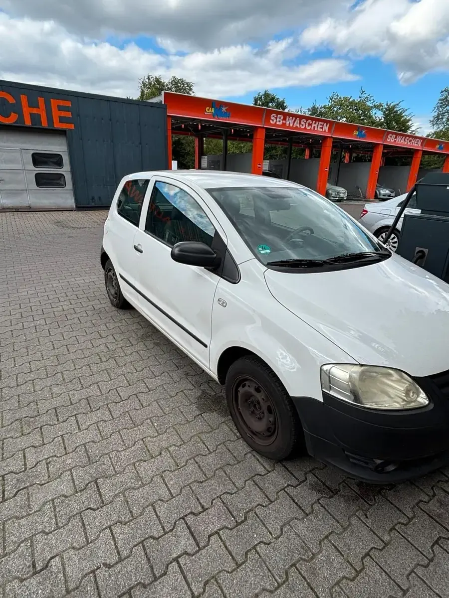 Gebraucht VW Fox 69 PS (50 kW) 2009 Weiß Kleinwagen