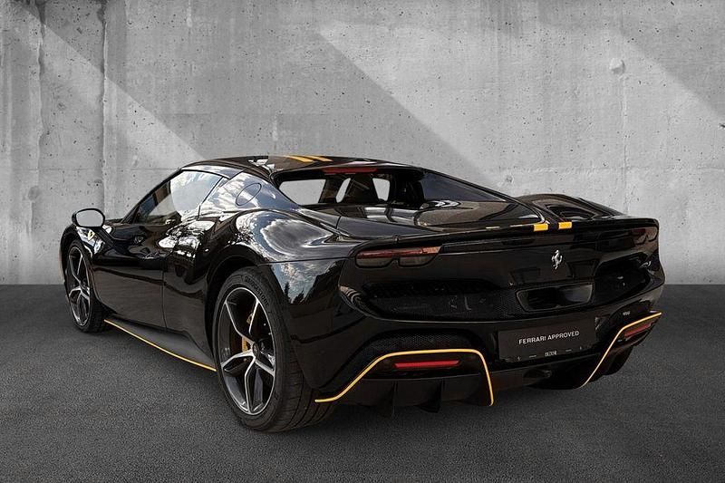Second-hand Ferrari 296 829 CP (609 kW) 2024 Negru Coupe