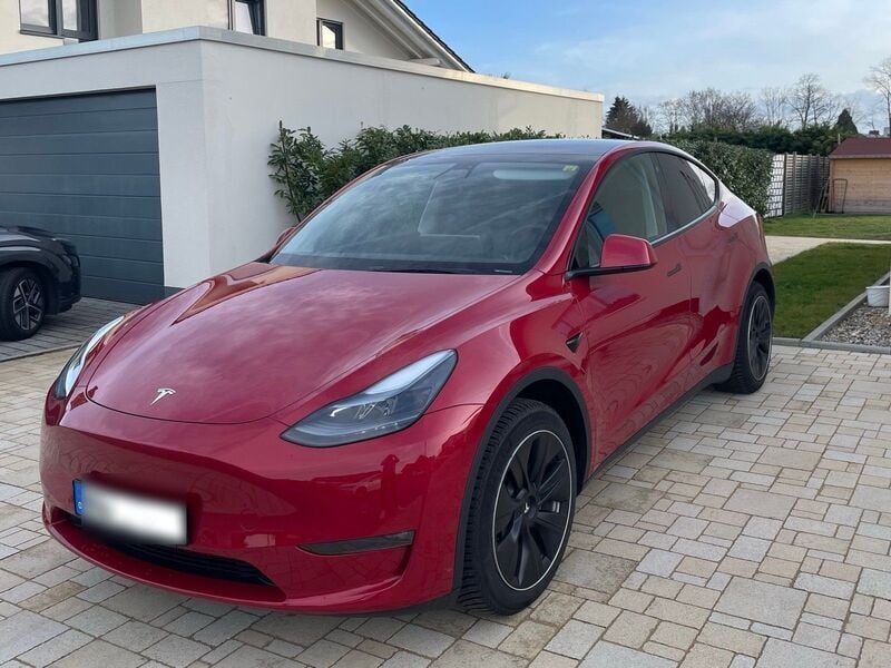 Verkauft Tesla Model Y Long Range Rot ., gebraucht 2022, 9.800 km