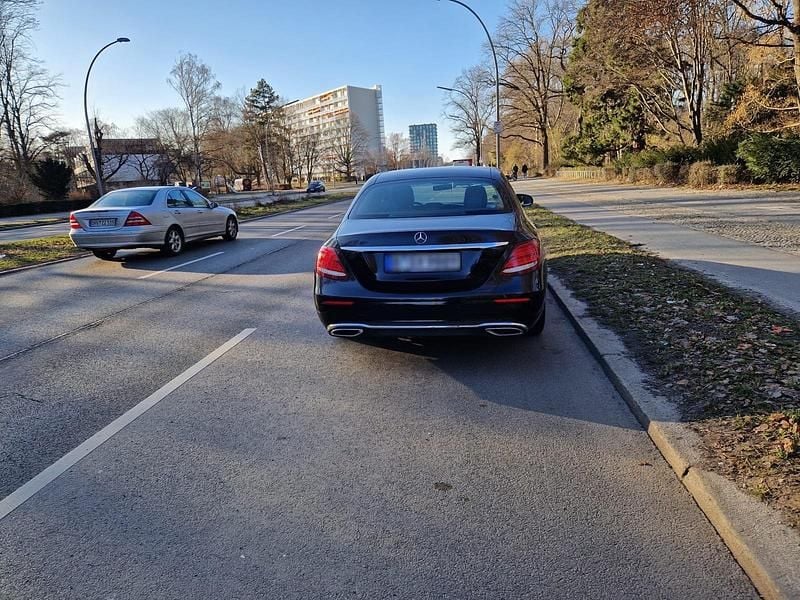 Second-hand Mercedes E200 150 CP (110 kW) 2018 Negru Berlinǎ