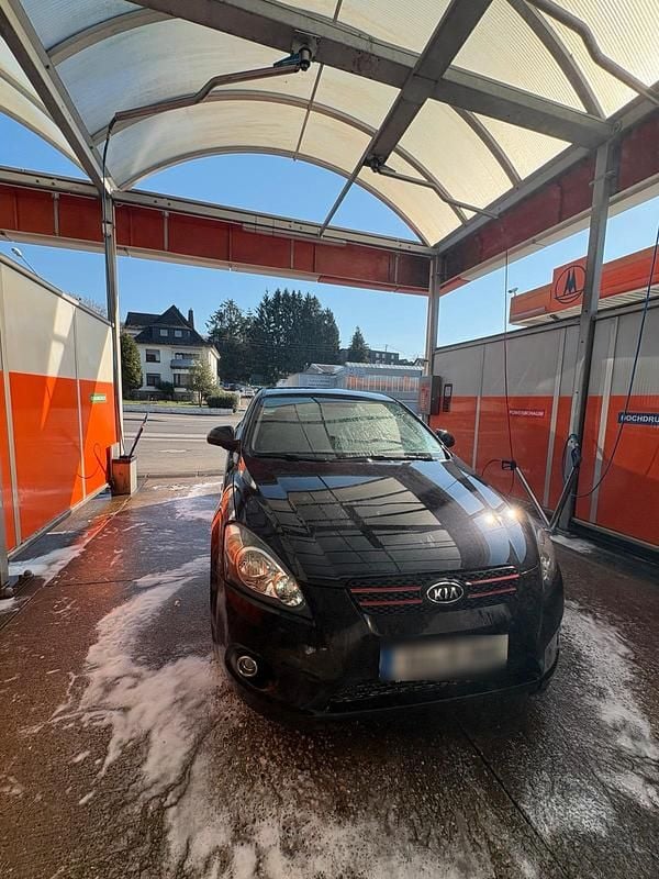 Gebraucht Kia Ceed 109 PS (80 kW) 2009 Schwarz Kleinwagen