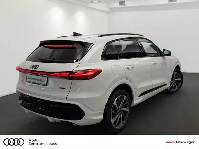 Gebraucht Audi Q5 Sport 299 PS (219 kW) 2026 Weiss SUV