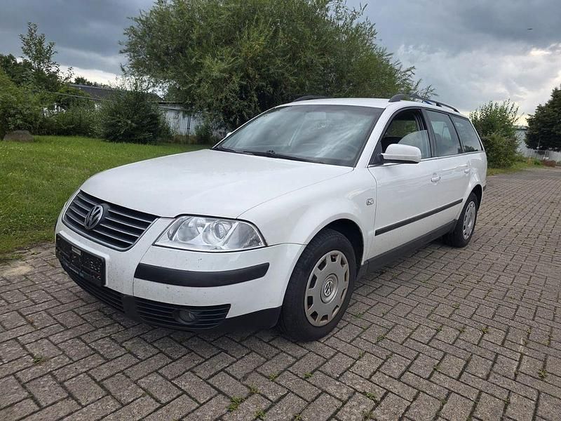 Weiß Gebraucht 2002 VW Passat Kombi | 990 € - Bild 1/4