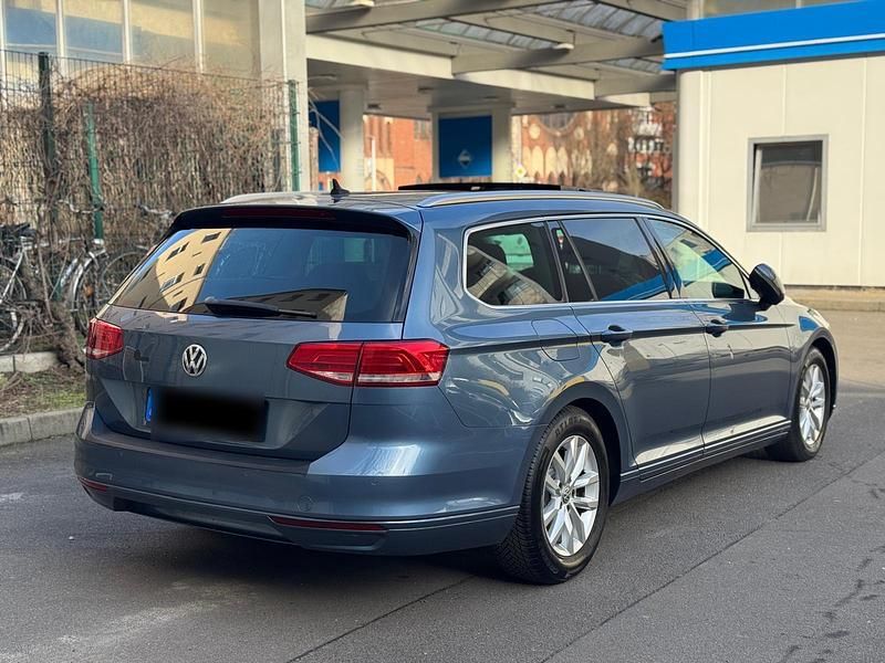Gebraucht VW Passat 150 PS (110 kW) 2015 Blau Kombi