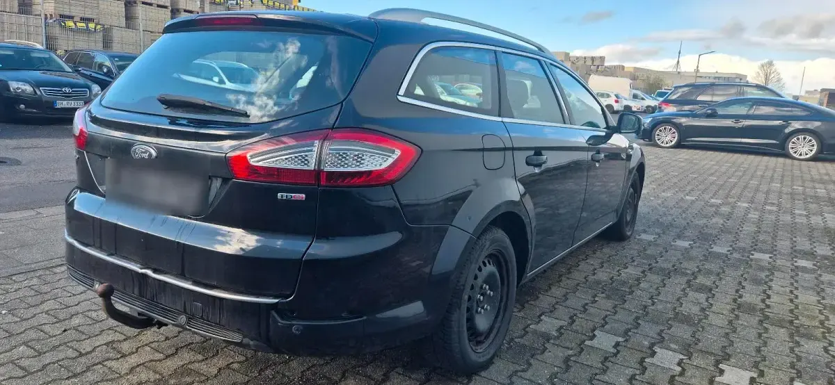 Gebraucht Ford Mondeo 140 PS (102 kW) 2011 Schwarz Kombi